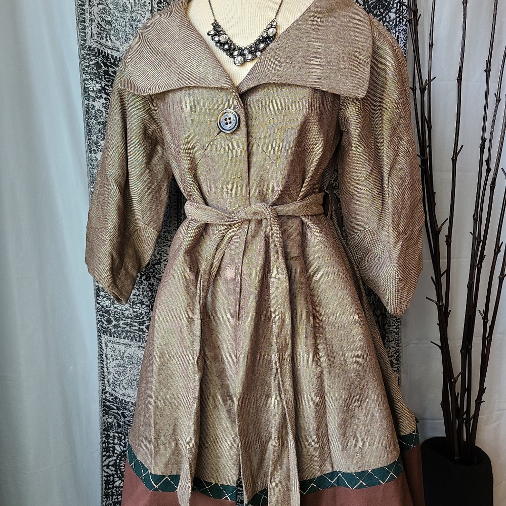 BCBG...BEAUTIFUL LONG COAT - Picture 3 of 7